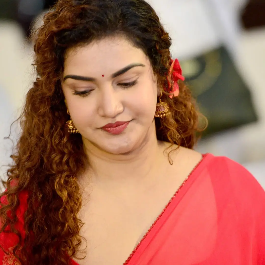 Honey Rose Long Hair Smiling Face Closeup Wallpapers